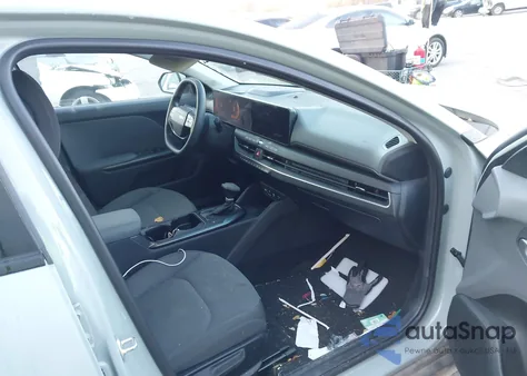 2025 Kia K4 Lxs z USA, uszkodzony, nr VIN 3KPFT4DE3SE098160